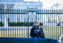 Drone Fears Shadowed Trump’s Ringside Night Secret Service agent stands guard outside the White House.