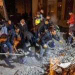 7.1 Quake Chaos—Workers Vanish, Race Against Time Rescue workers search through rubble at night