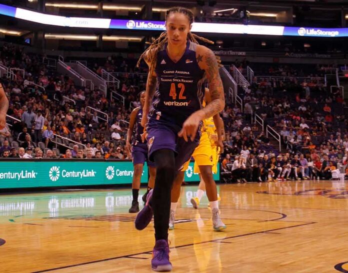 shutterstock_642798958 basketball player dribbling on a court during a game